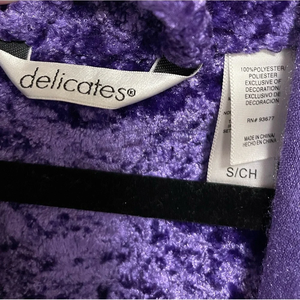 Delicates Purple Robe - Picture 5 of 5